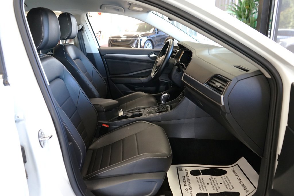 Used 2023 Volkswagen Jetta SE FWD image 39