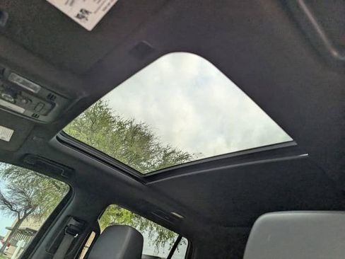 Used 2022 Chevrolet Tahoe Z71 w/ Luxury Package image 25