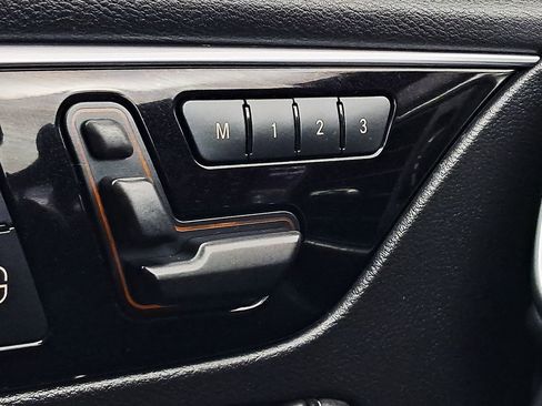 Used 2017 INFINITI QX30 Premium w/ Navigation Package image 12