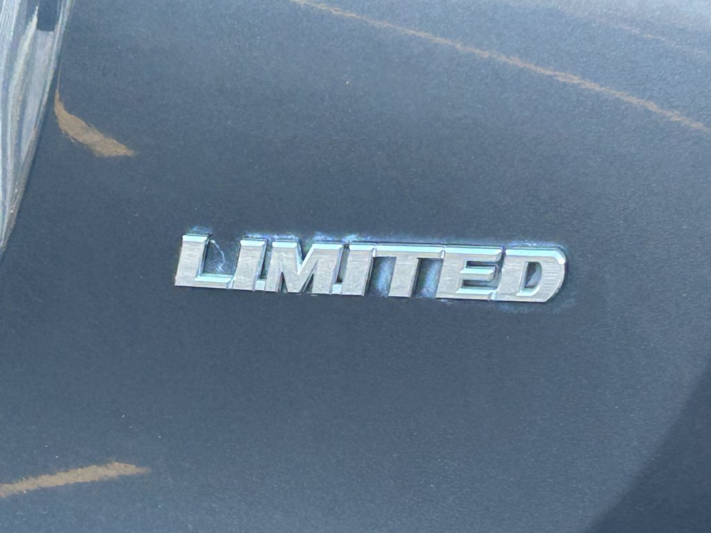 Used 2018 Toyota RAV4 Limited FWD image 4