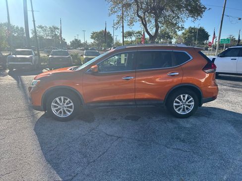 Used 2018 Nissan Rogue SV image 10