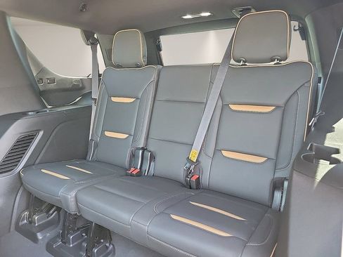Used 2023 GMC Yukon AT4 w/ AT4 Premium Package AWD/4WD image 8