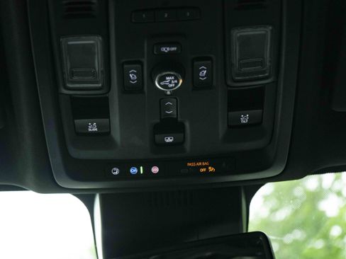 Used 2023 GMC Yukon Denali AWD/4WD image 32