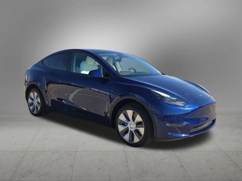 Used 2022 Tesla Model Y Long Range image 8