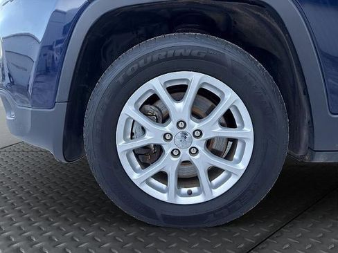 Used 2015 Jeep Cherokee Latitude w/ Comfort/Convenience Group image 10