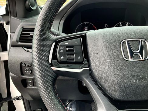 Used 2024 Honda Ridgeline Black Edition image 12