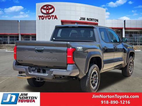 Used 2025 Toyota Tacoma TRD Off-Road AWD/4WD image 6