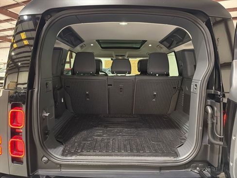 Used 2024 Land Rover Defender 110 X-Dynamic SE image 36