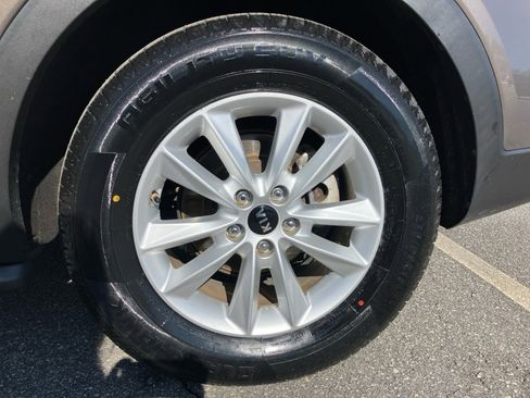 Used 2019 Kia Sorento FWD V6 image 26