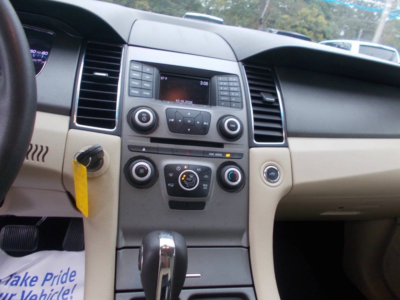 Used 2016 Ford Taurus SE FWD image 15