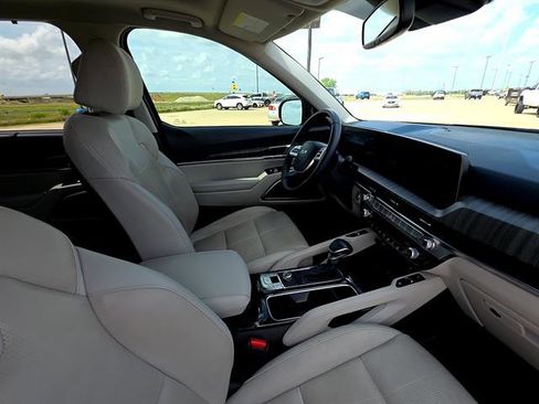 Used 2024 Kia Telluride SX w/ Towing Package image 15