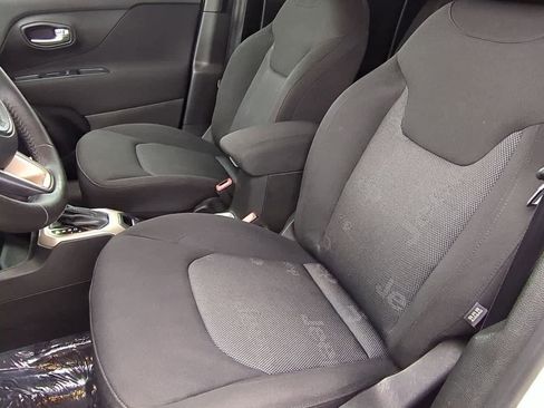 Used 2016 Jeep Renegade Latitude image 16