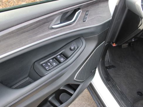 Used 2022 Jeep Grand Cherokee Limited image 25