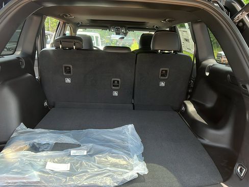 New 2025 Jeep Grand Cherokee 4WD image 13