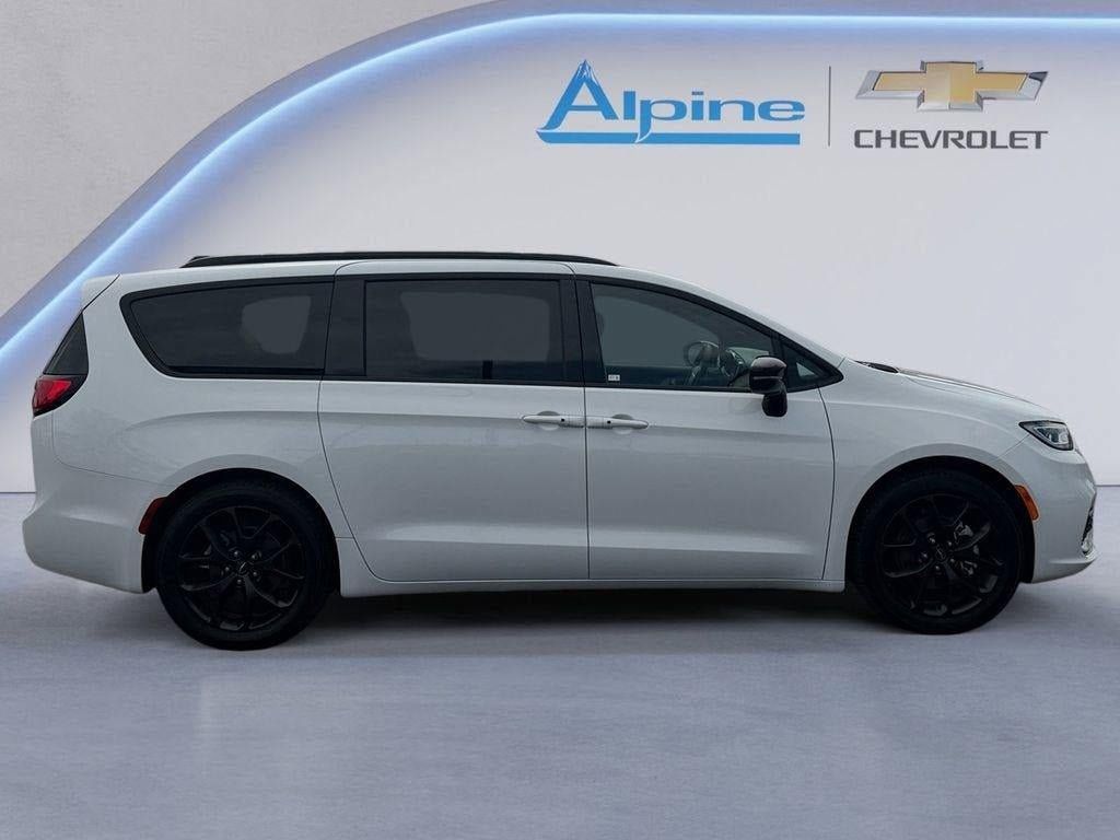 Used 2025 Chrysler Pacifica Limited FWD image 6