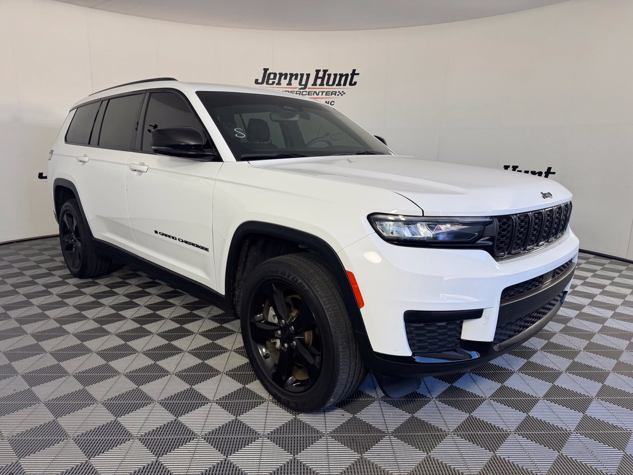 Used 2023 Jeep Grand Cherokee L Laredo AWD/4WD image 5