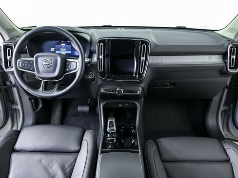 Certified 2025 Volvo XC40 B5 Plus image 19