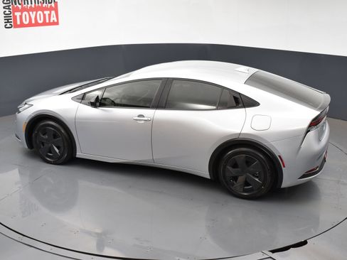 Used 2025 Toyota Prius LE image 18