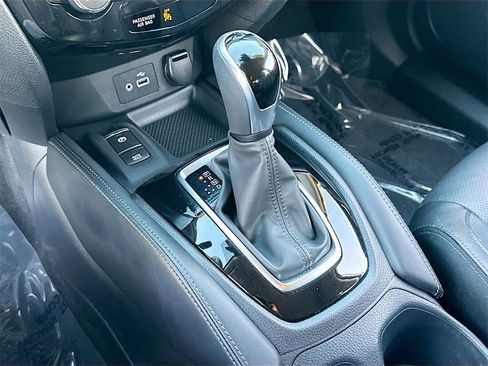 Used 2020 Nissan Rogue SL image 16