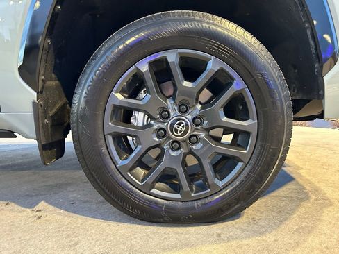 Used 2025 Toyota Tundra Platinum image 33