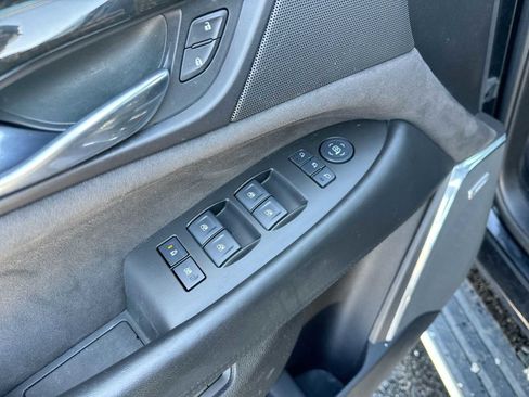 Used 2017 Cadillac Escalade Platinum image 22
