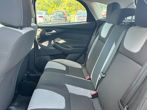 Used 2012 Ford Focus SE FWD image 6