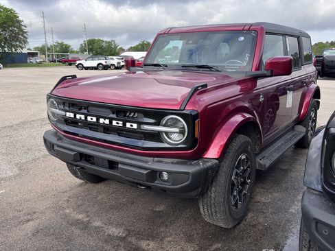 New 2026 Ford Bronco Outer Banks image 6