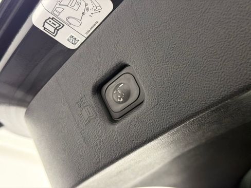 Used 2019 Lincoln Nautilus Reserve FWD image 9