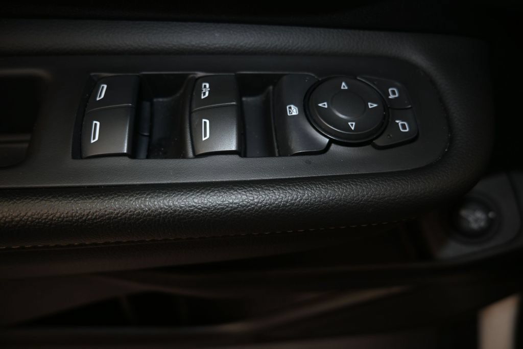 Used 2024 GMC Terrain SLT AWD/4WD image 11
