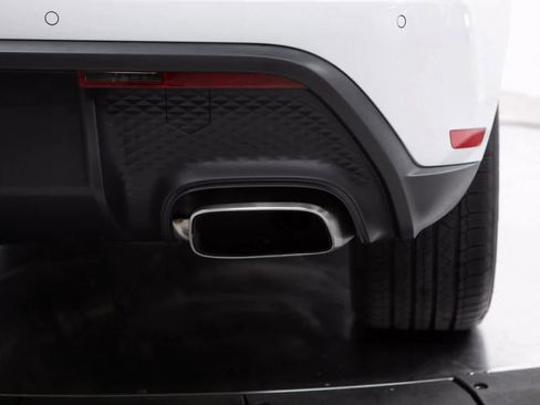 Certified 2025 Porsche Macan image 37