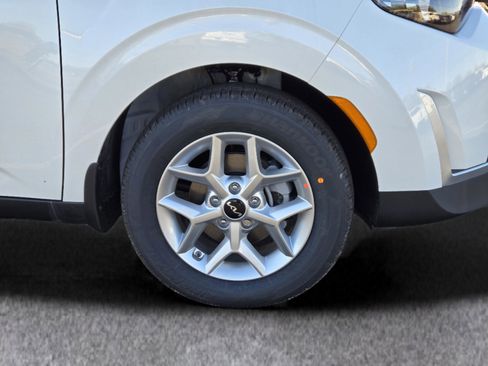 New 2025 Kia Soul LX image 4