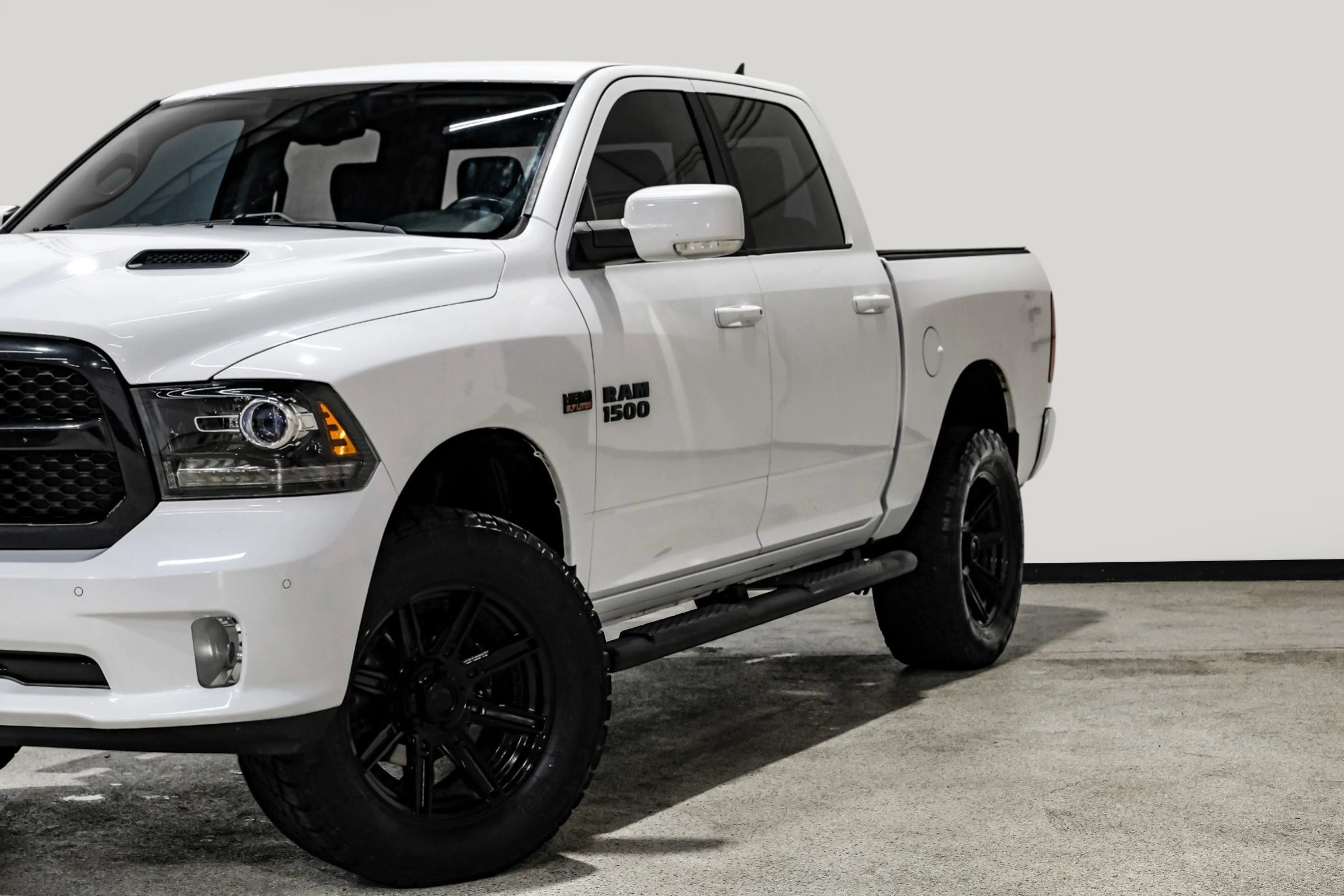 Used 2018 RAM 1500 Sport w/ Quick Order Package 26Q Night AWD/4WD image 12
