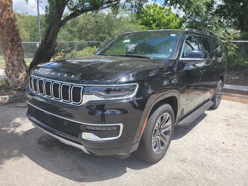 Used 2025 Jeep Wagoneer L Series II w/ 8-pass Seating Package AWD/4WD image 3