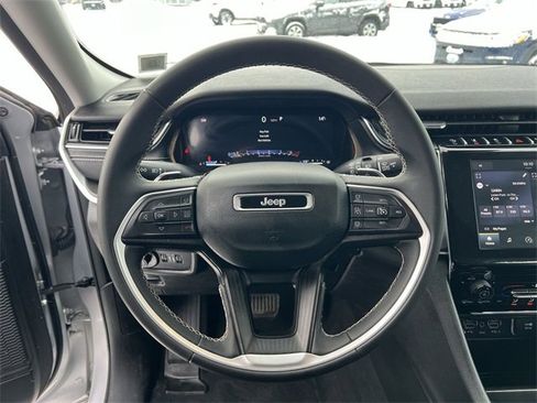 Used 2023 Jeep Grand Cherokee Laredo image 20