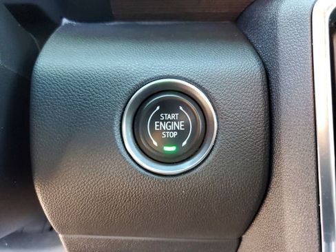 Used 2025 GMC Acadia Denali w/ Super Cruise Package FWD image 23