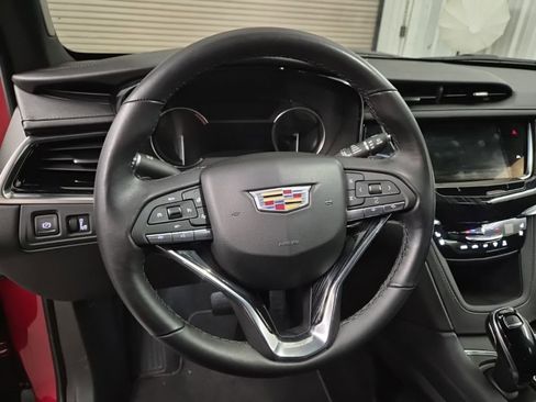 Certified 2025 Cadillac XT6 Premium Luxury image 17