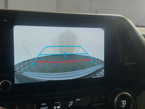 Used 2024 Toyota Highlander XLE image 23