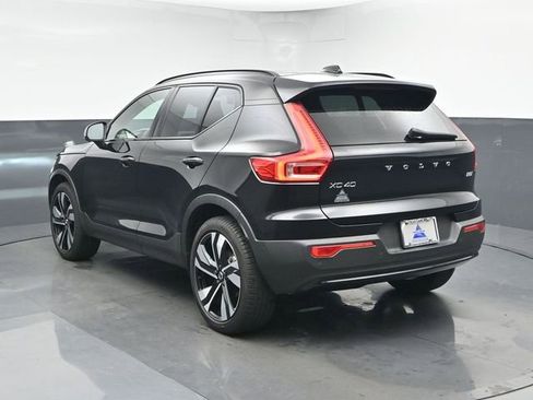 Used 2024 Volvo XC40 B5 Plus w/ Climate Package image 6