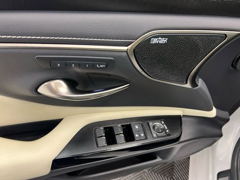 Used 2022 Lexus ES 350 Ultra Luxury image 7