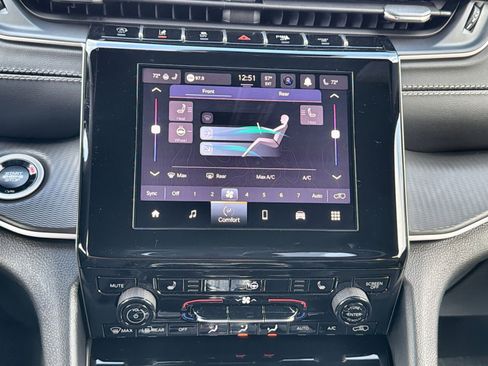 New 2025 Jeep Grand Cherokee L Altitude image 20