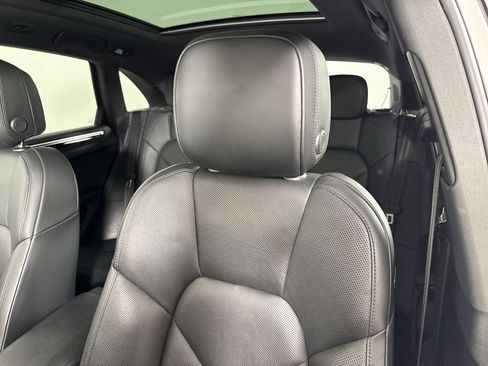 Certified 2023 Porsche Macan AWD/4WD image 40