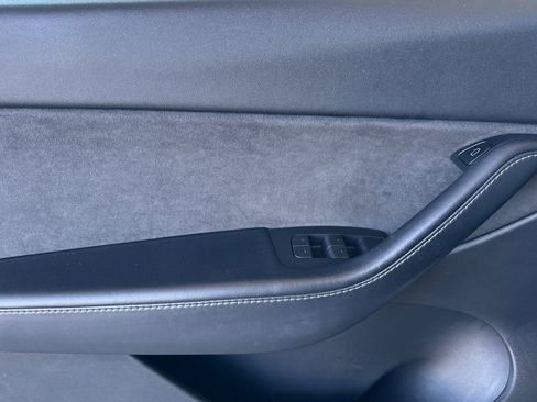 Used 2022 Tesla Model Y Performance image 10