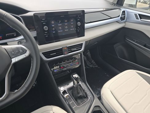 New 2026 Volkswagen Taos SE FWD image 22