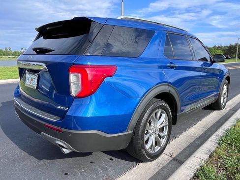 Used 2021 Ford Explorer Limited w/ Equipment Group 301A AWD/4WD image 9