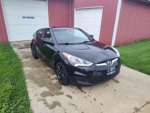 Used 2016 Hyundai Veloster FWD image 4