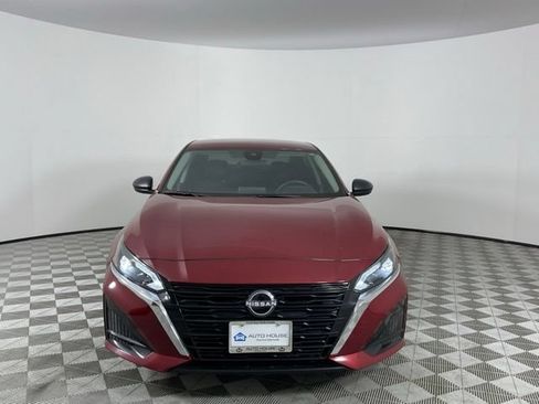 Used 2025 Nissan Altima 2.5 SV FWD image 2