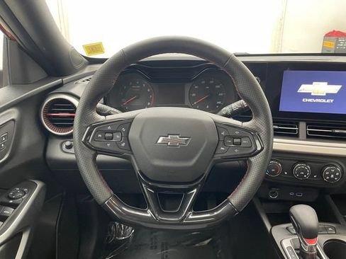 Used 2024 Chevrolet Trax RS w/ Sunroof Package FWD image 10