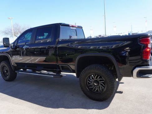 Used 2024 Chevrolet Silverado 2500 LT w/ Texas Edition image 4