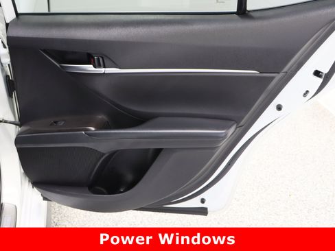 Used 2024 Toyota Camry SE image 30