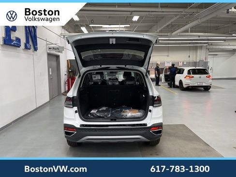 New 2026 Volkswagen Taos SE image 11